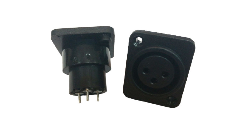 Гнездо мама XLR 3 pin на корпус (пластиковое)
